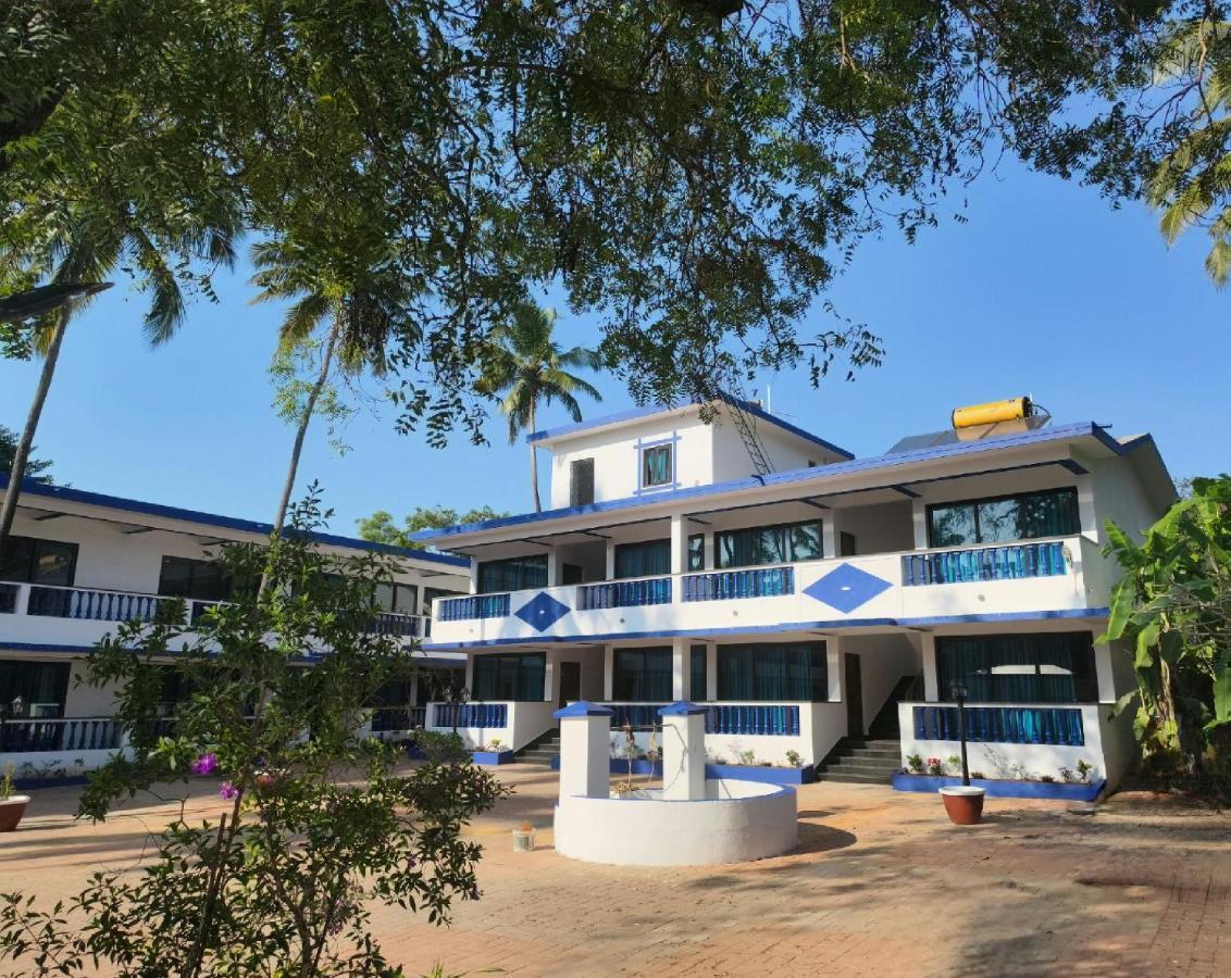 Anjuna Blue Resort Bagian luar foto