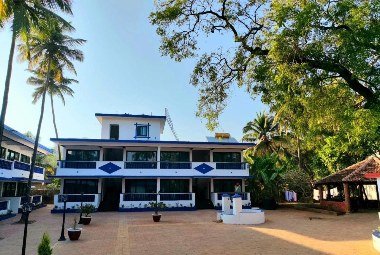 Anjuna Blue Resort Bagian luar foto