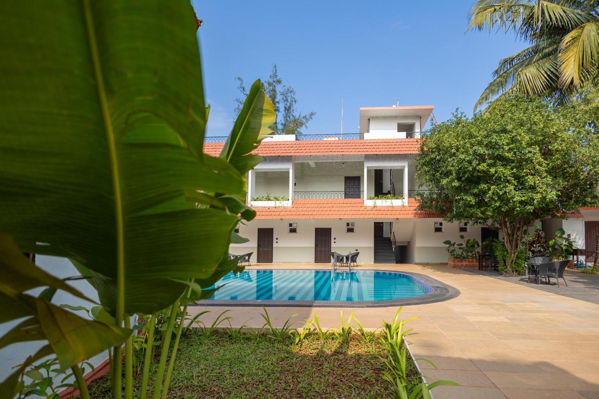 Anjuna Blue Resort Bagian luar foto