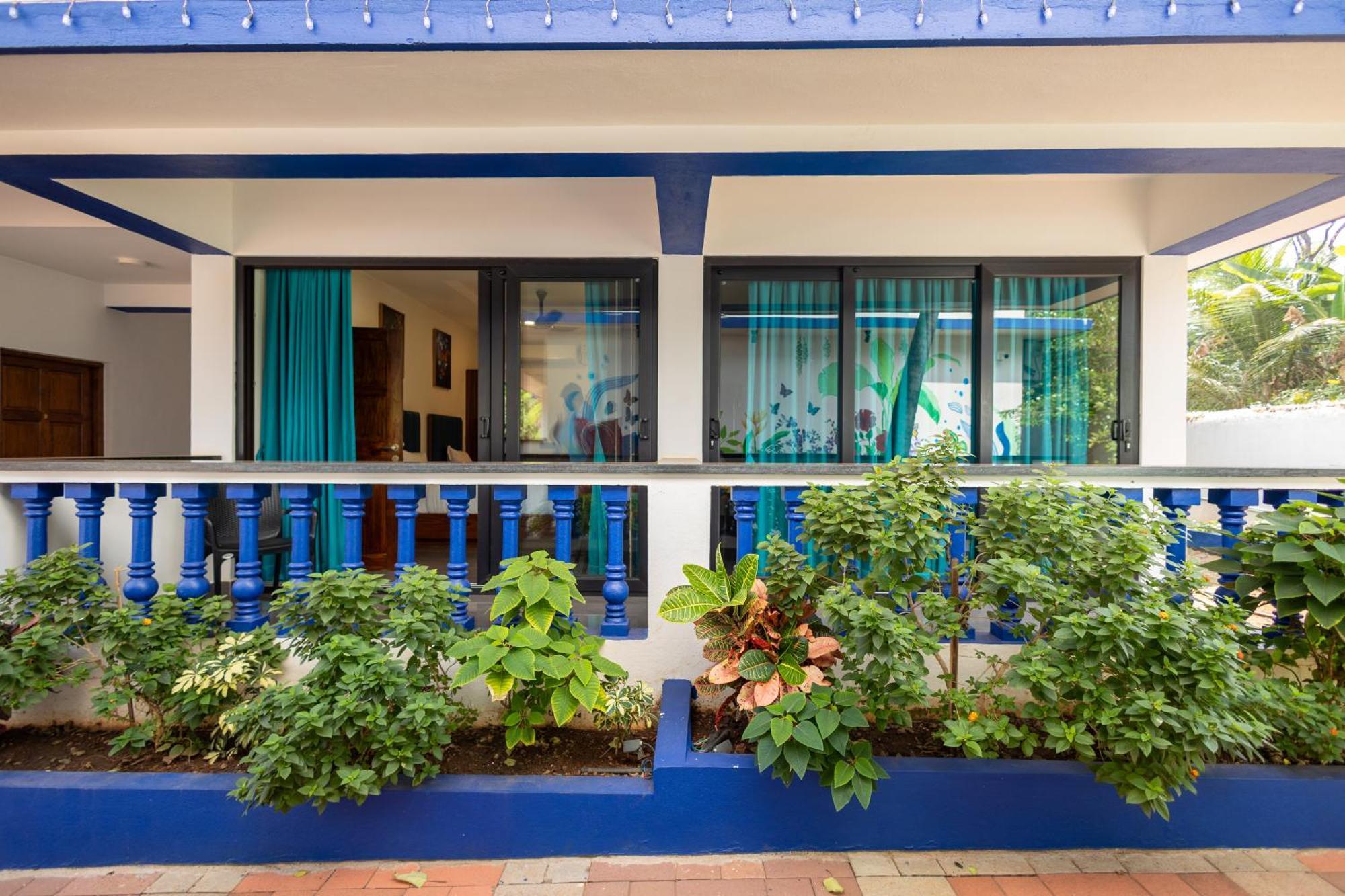 Anjuna Blue Resort Bagian luar foto