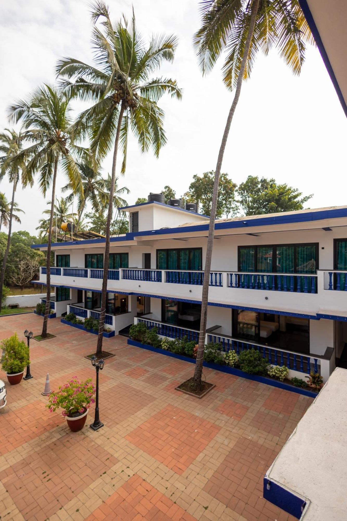 Anjuna Blue Resort Bagian luar foto
