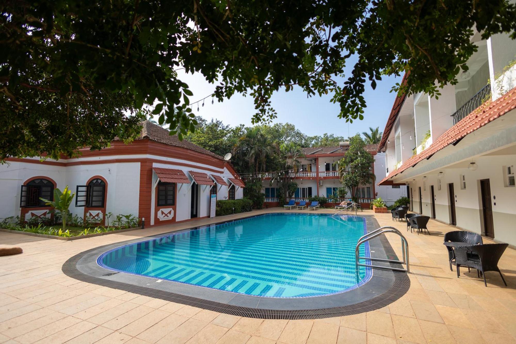 Anjuna Blue Resort Bagian luar foto