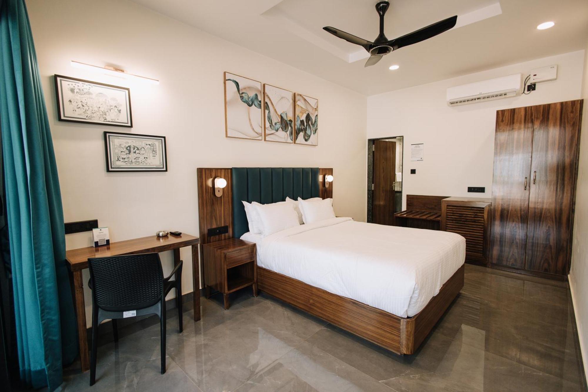 Anjuna Blue Resort Bagian luar foto