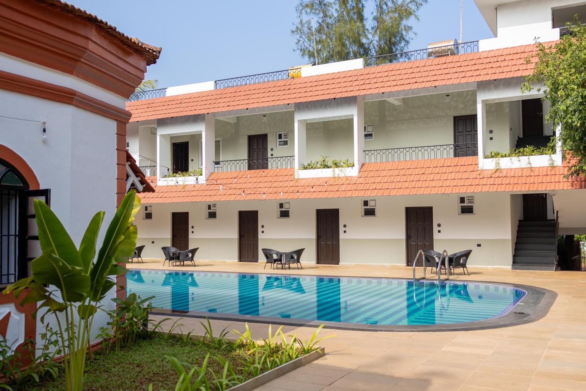 Anjuna Blue Resort Bagian luar foto