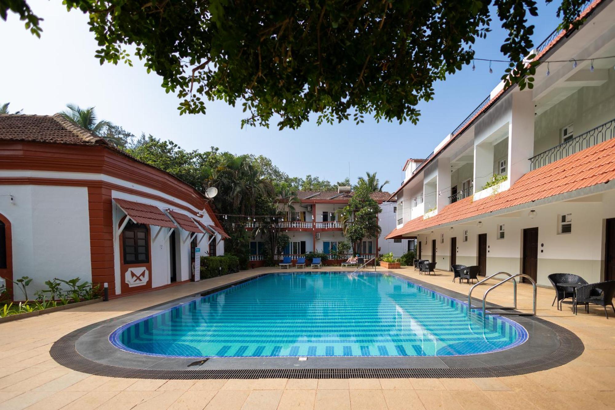 Anjuna Blue Resort Bagian luar foto