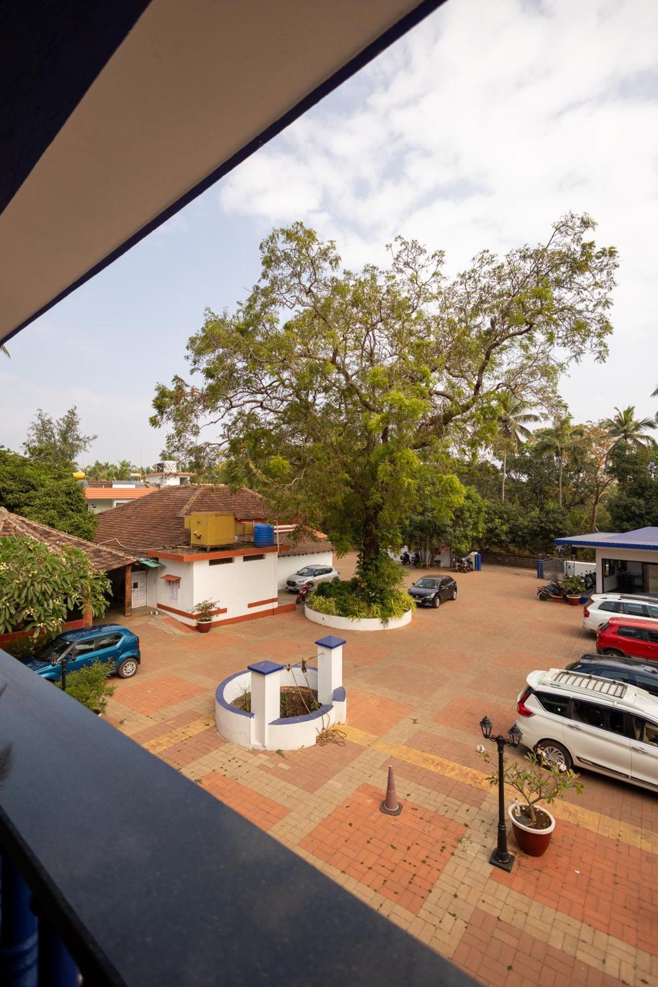 Anjuna Blue Resort Bagian luar foto