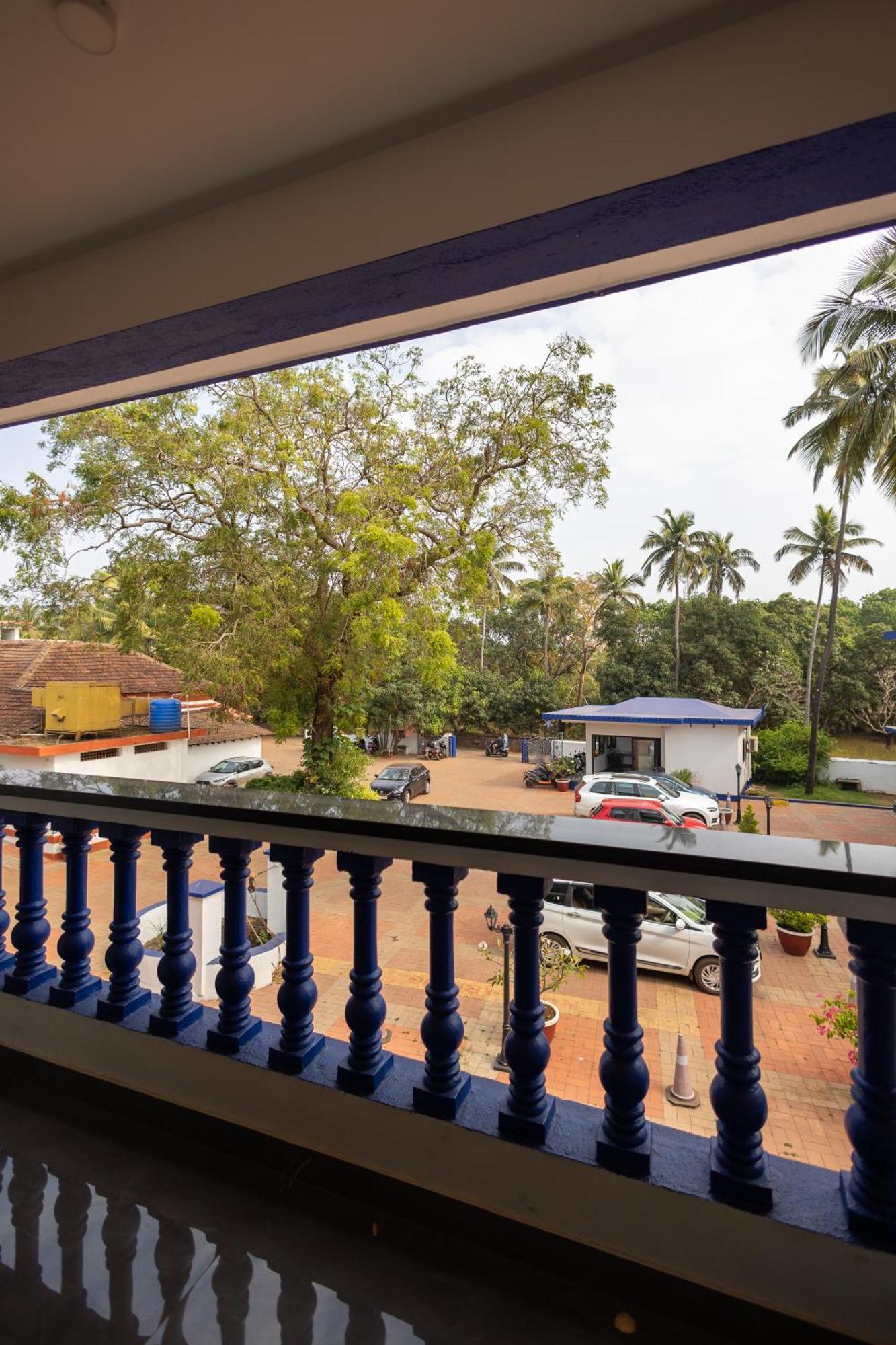 Anjuna Blue Resort Bagian luar foto