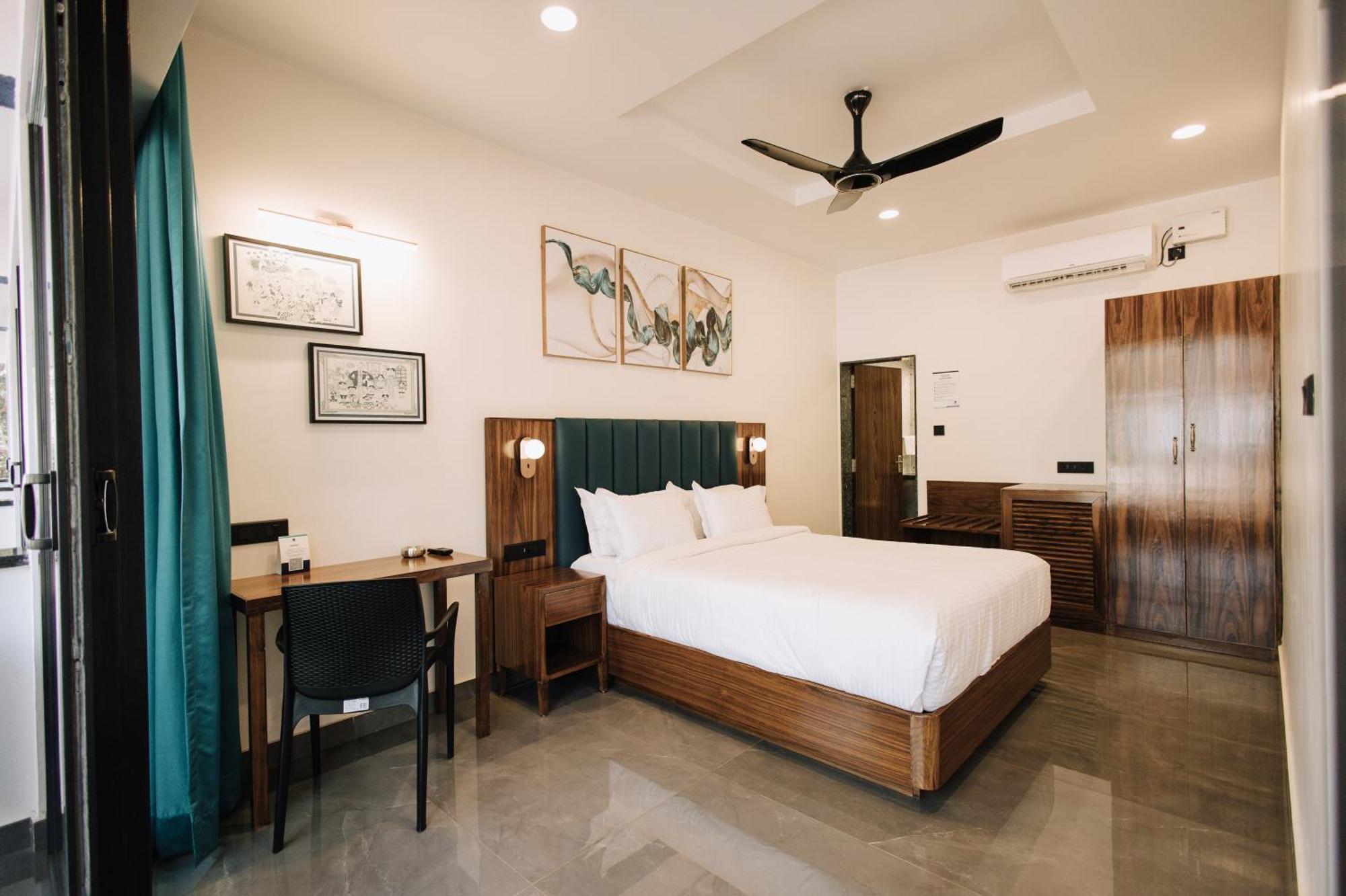 Anjuna Blue Resort Bagian luar foto