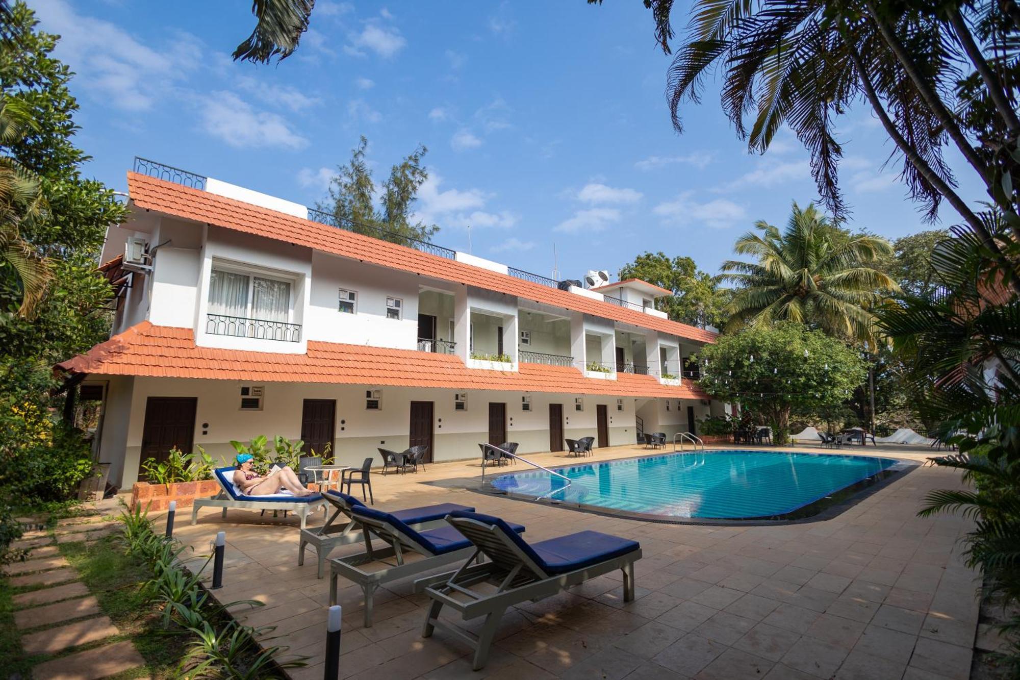 Anjuna Blue Resort Bagian luar foto
