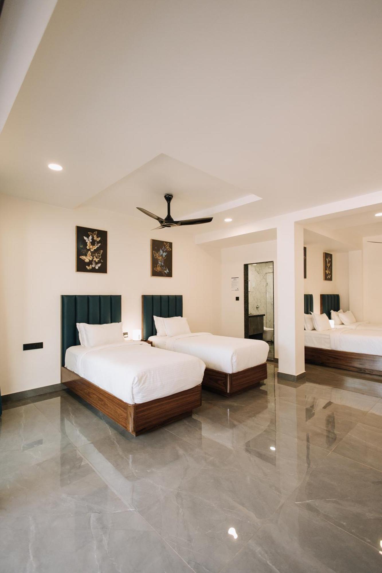 Anjuna Blue Resort Bagian luar foto