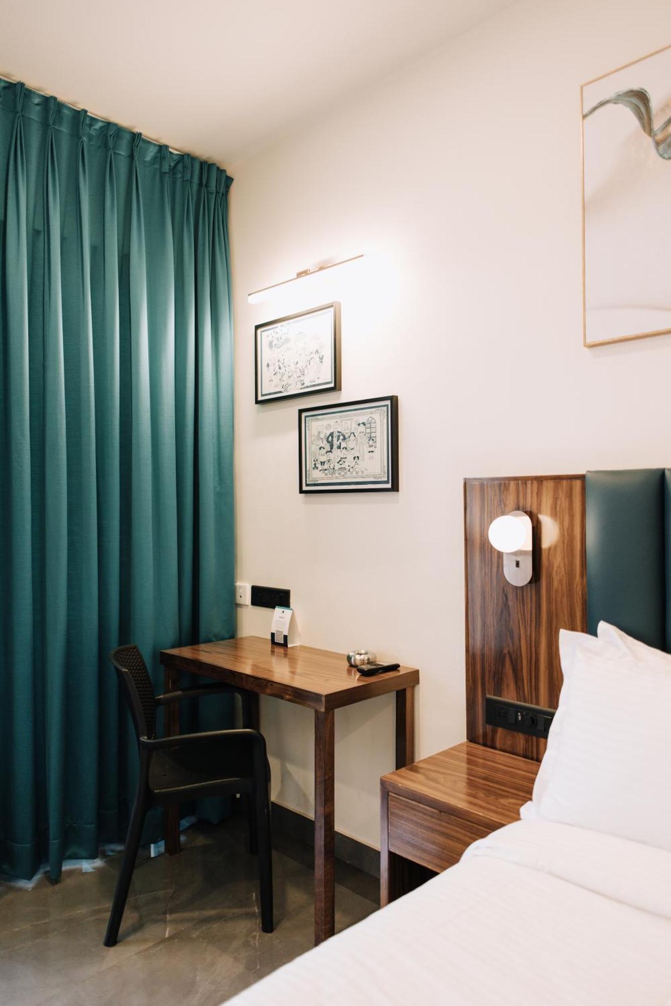 Anjuna Blue Resort Bagian luar foto