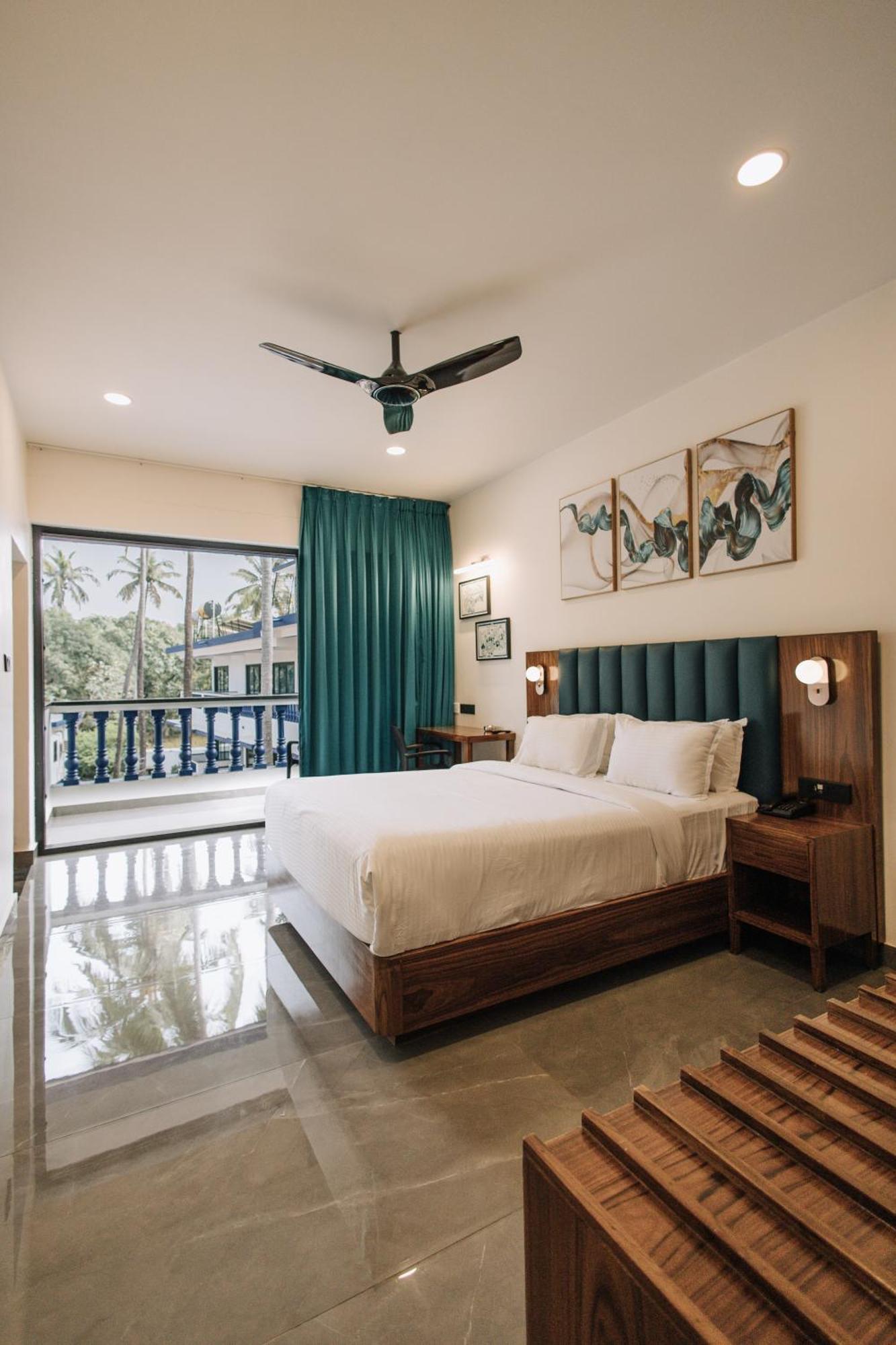 Anjuna Blue Resort Bagian luar foto