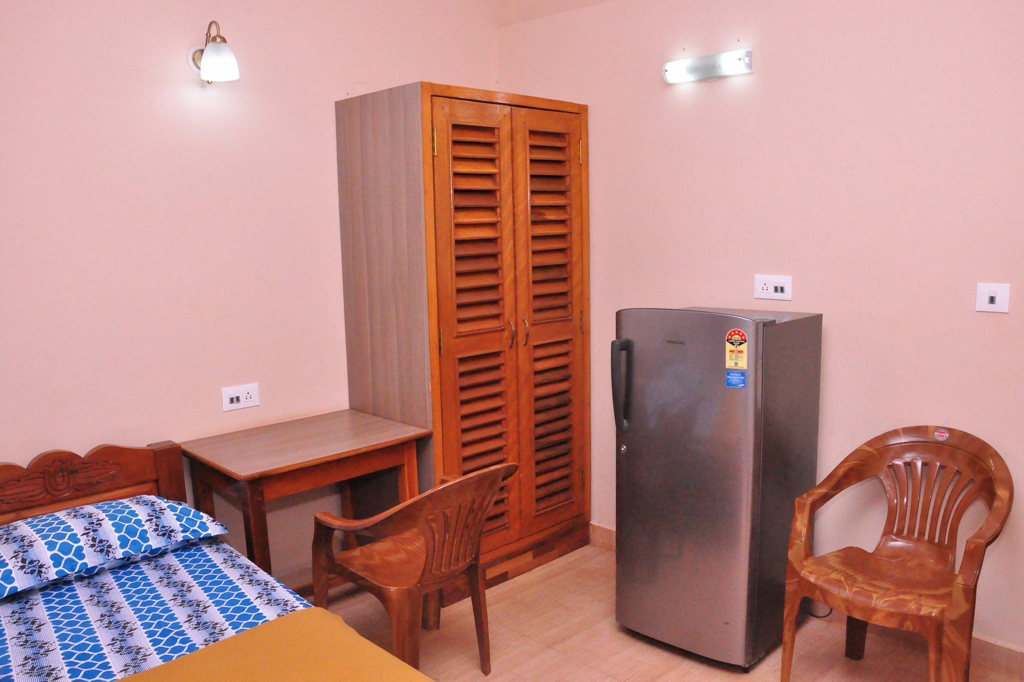Anjuna Blue Resort Bagian luar foto