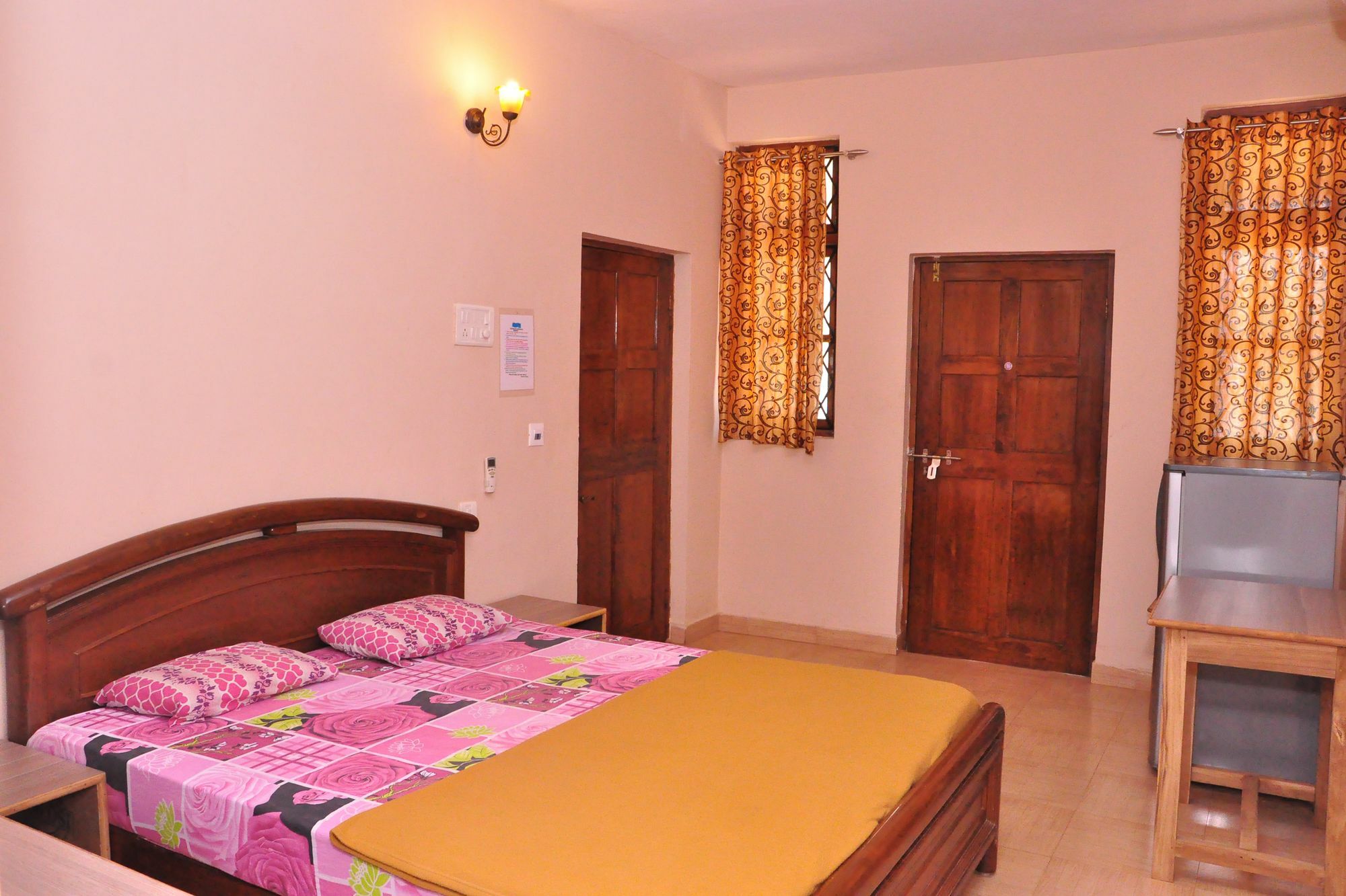 Anjuna Blue Resort Bagian luar foto