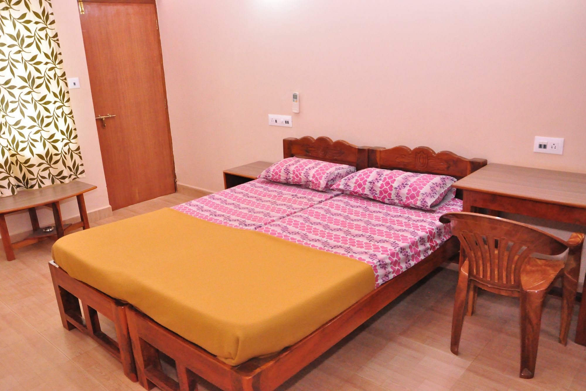 Anjuna Blue Resort Bagian luar foto