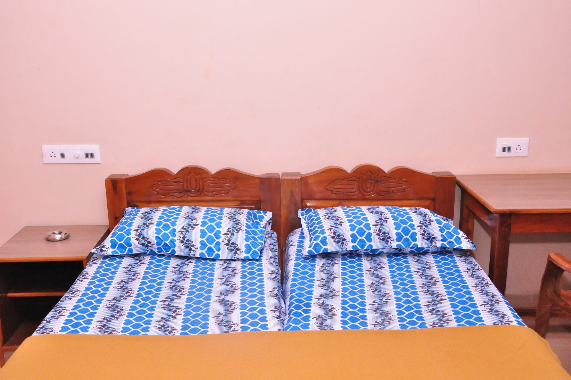 Anjuna Blue Resort Bagian luar foto