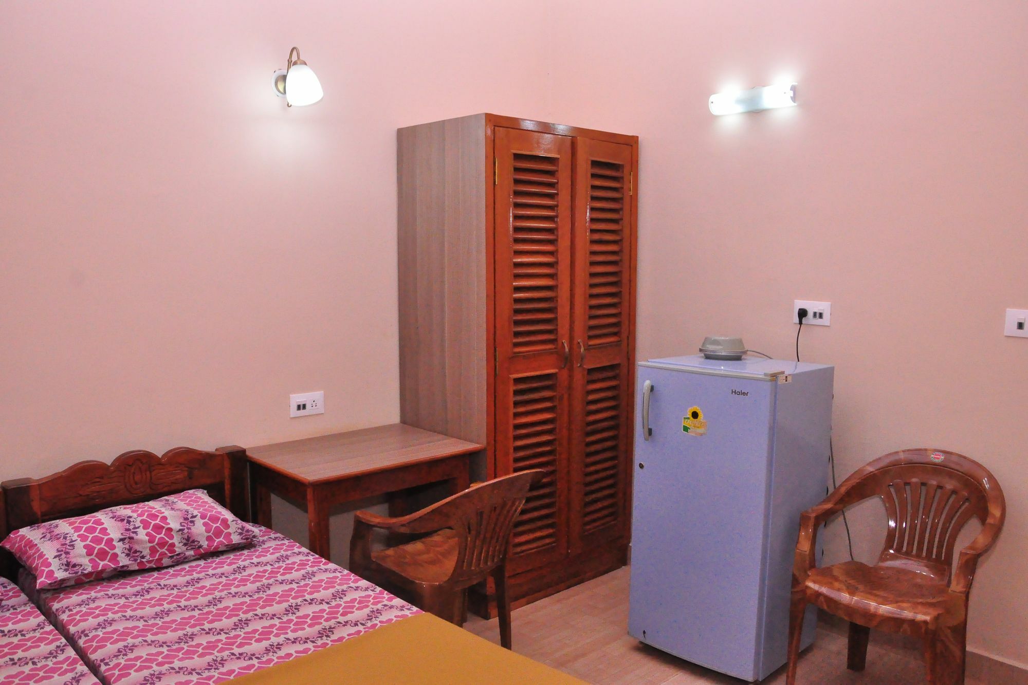 Anjuna Blue Resort Bagian luar foto