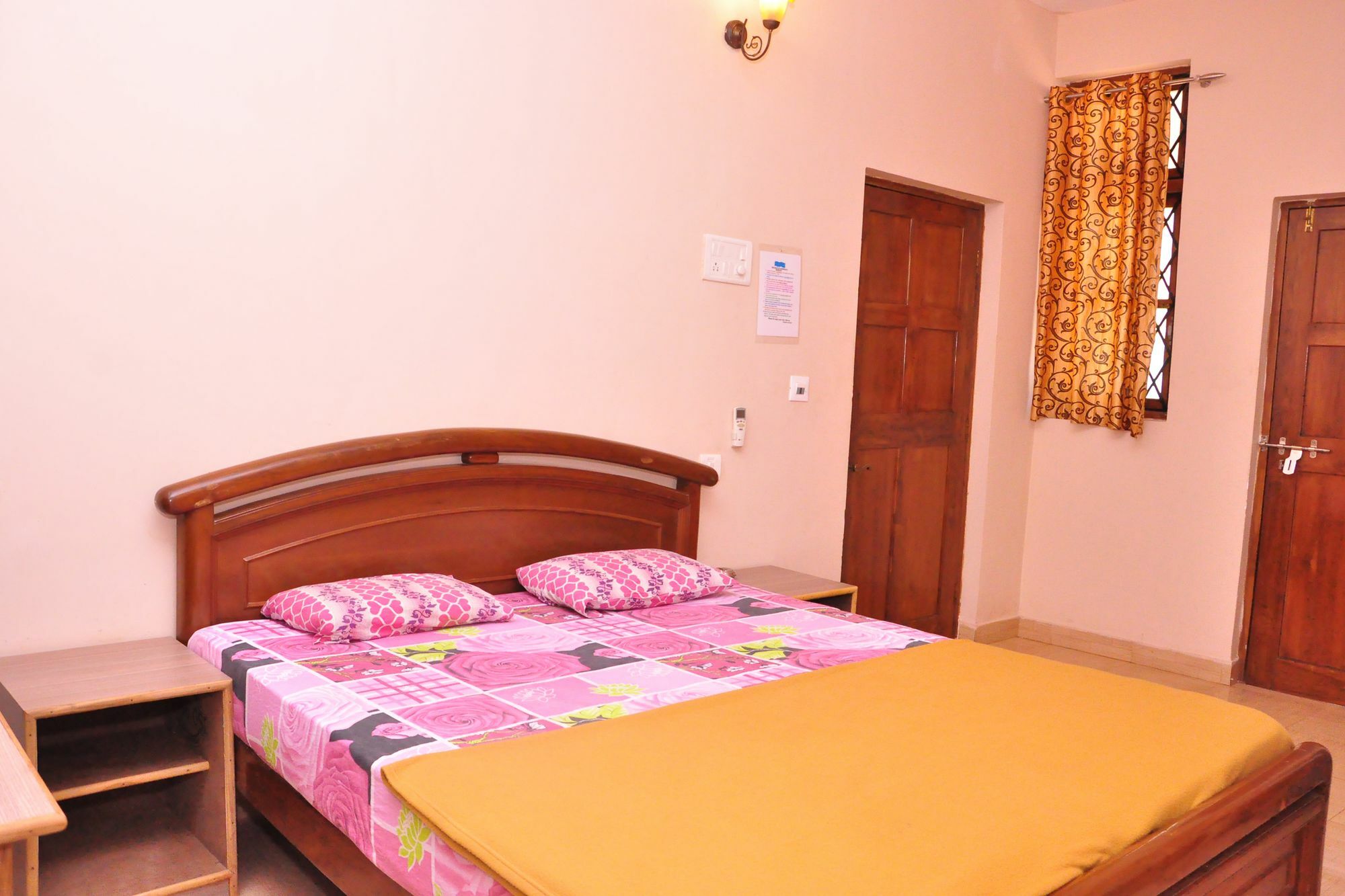Anjuna Blue Resort Bagian luar foto