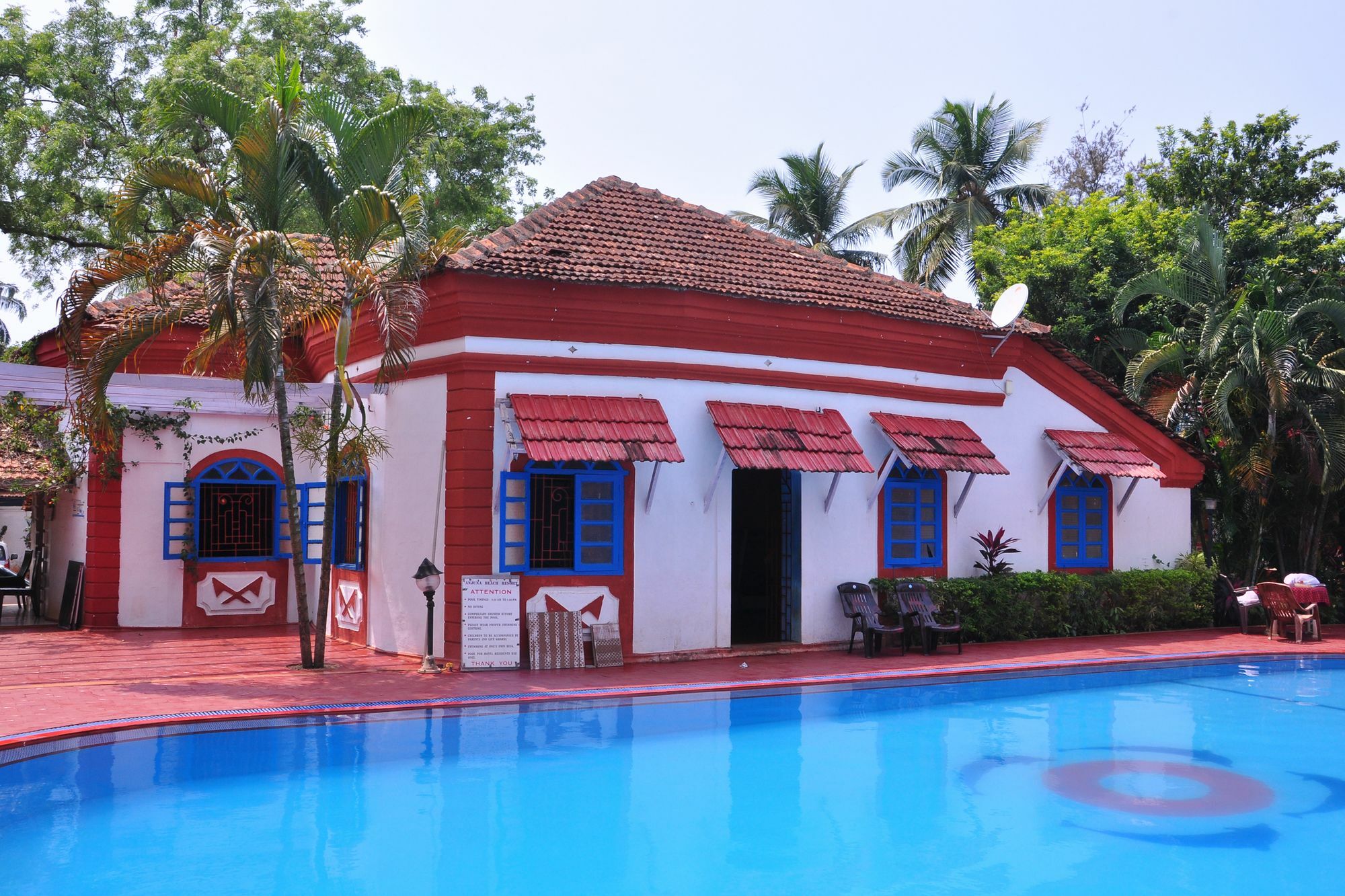 Anjuna Blue Resort Bagian luar foto