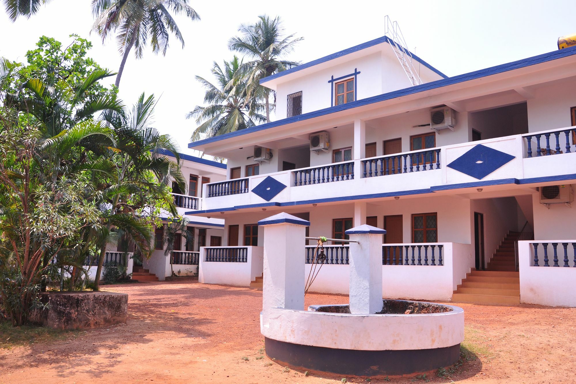Anjuna Blue Resort Bagian luar foto