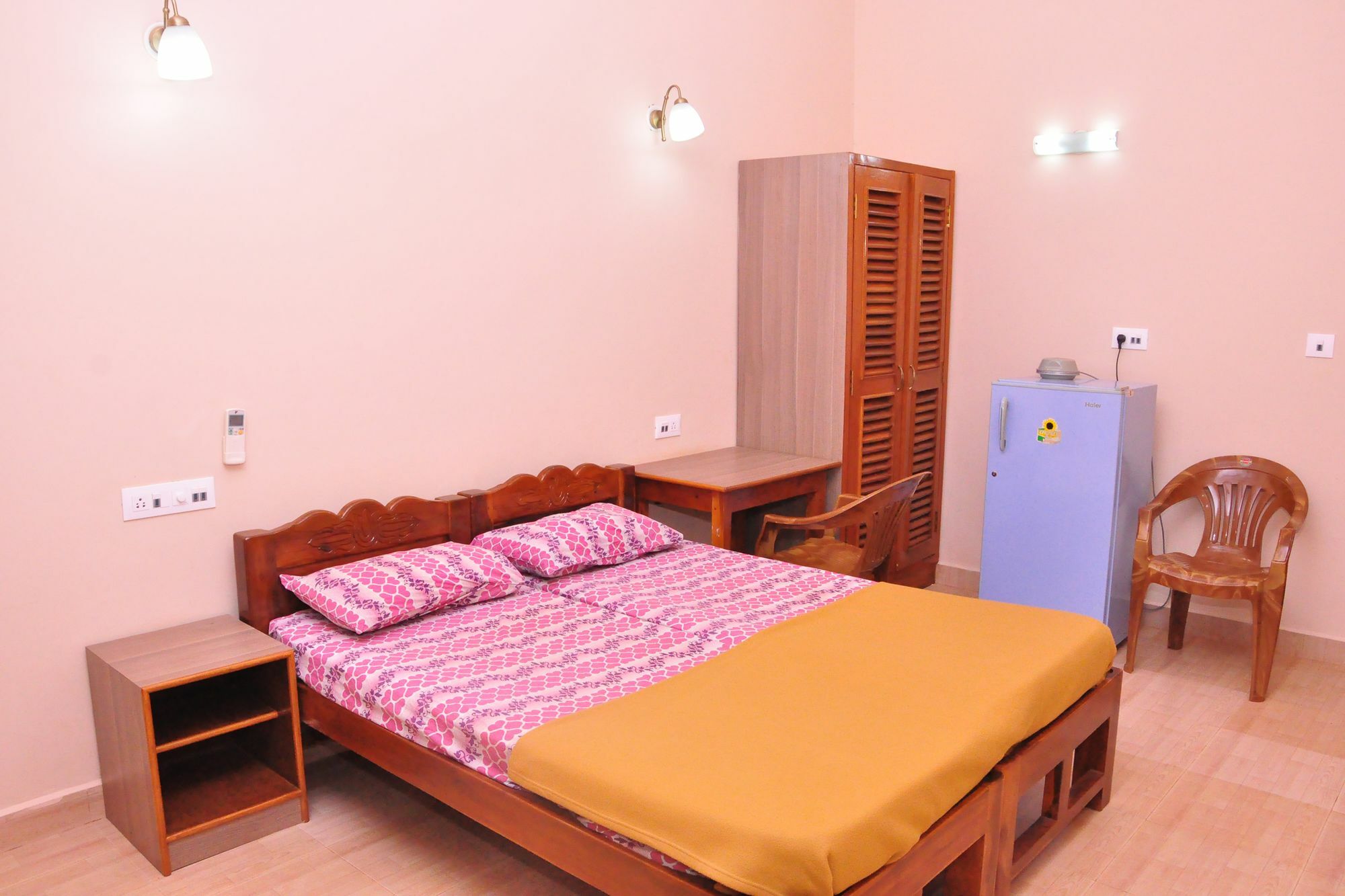 Anjuna Blue Resort Bagian luar foto
