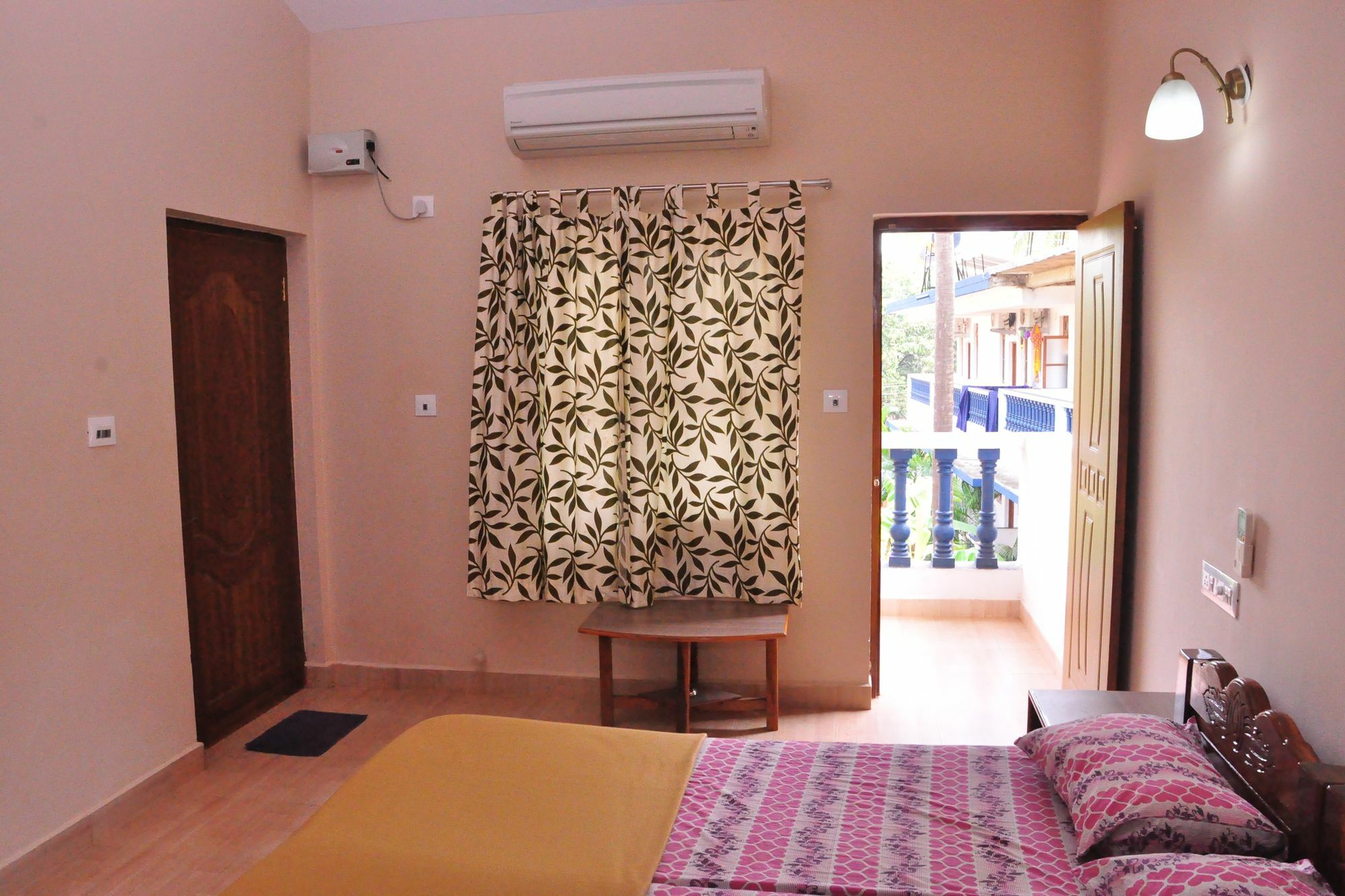 Anjuna Blue Resort Bagian luar foto