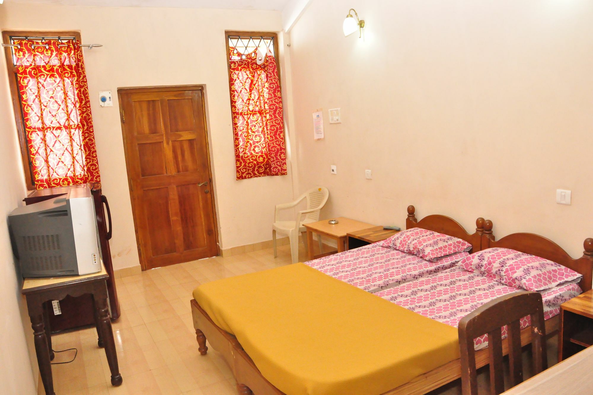 Anjuna Blue Resort Bagian luar foto