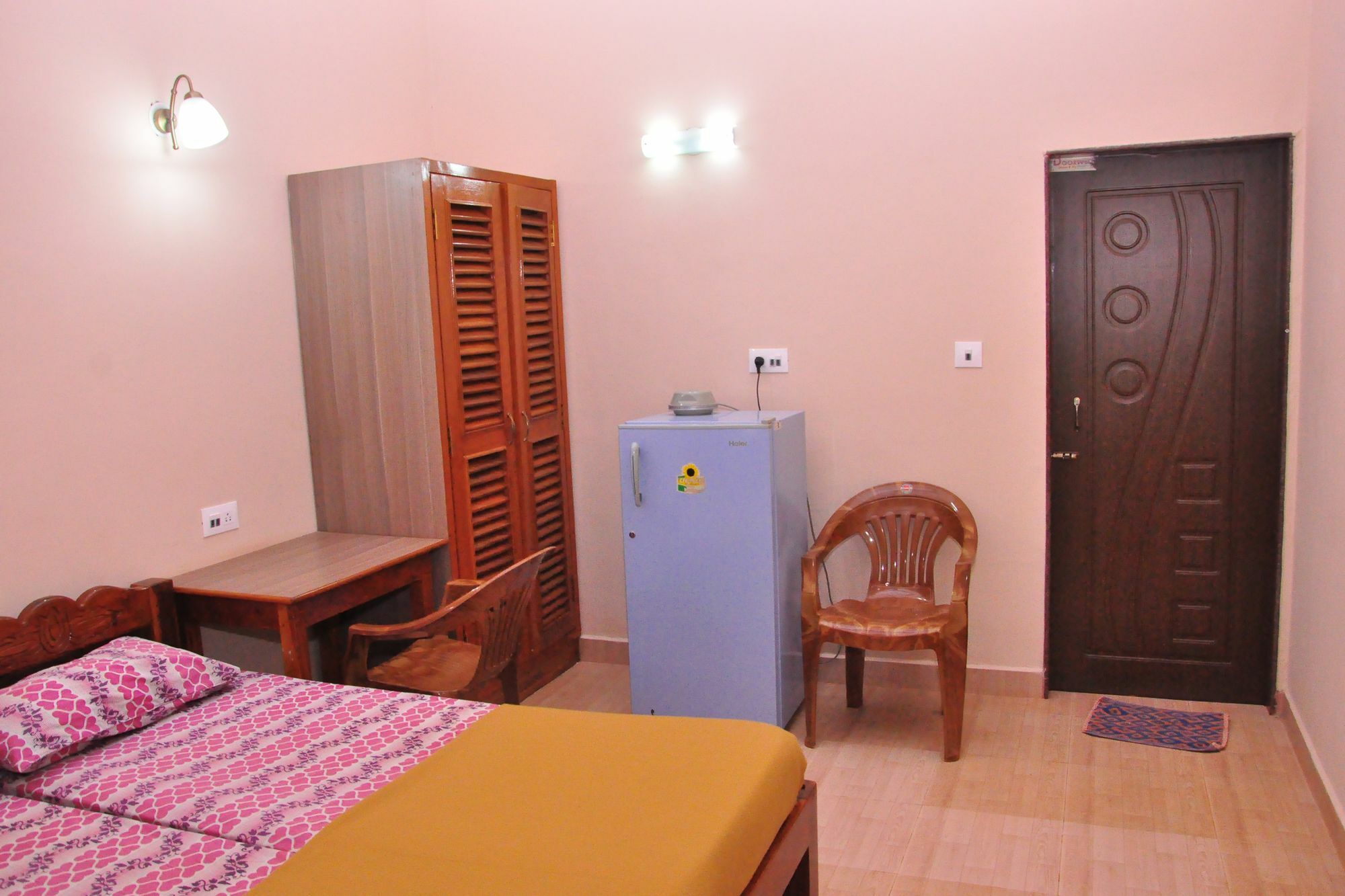 Anjuna Blue Resort Bagian luar foto
